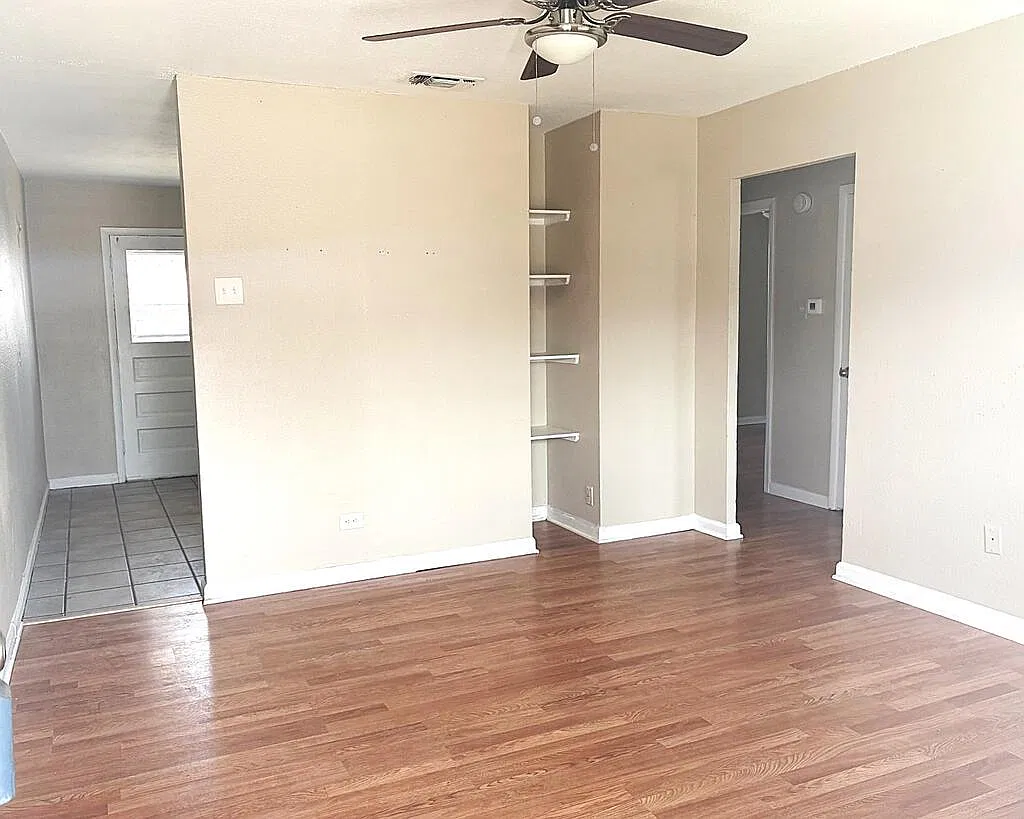 2 bed, 1.0 bath, 700 sqft, $1,400 — Photo 2