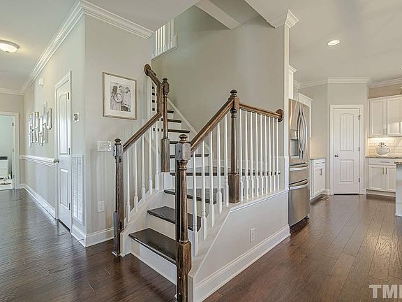 5th image of 506 Crimson Oak Ln
