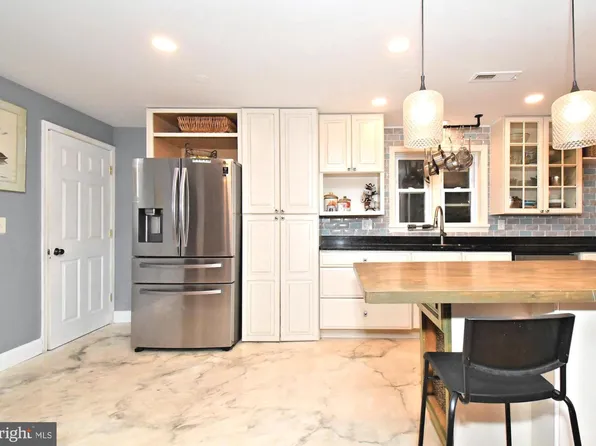 658 Macoby St, Green Lane, PA 18054