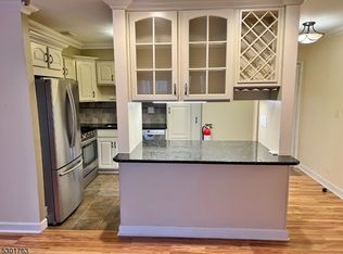 27 Beaconsfield Pl, Somerset, NJ 08873