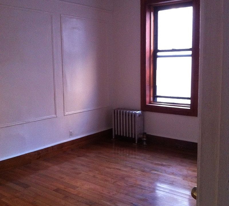 2nd image of 14715 Northern Blvd APT 3E