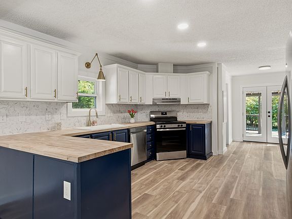 4th image of 1062 Caps Ridge Rd