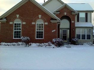 27804 E Mockingbird Dr, Flat Rock, MI 48134