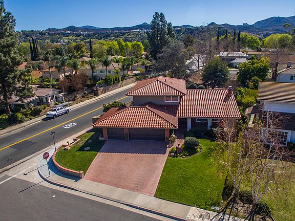 2nd image of 32000 Foxmoor Ct