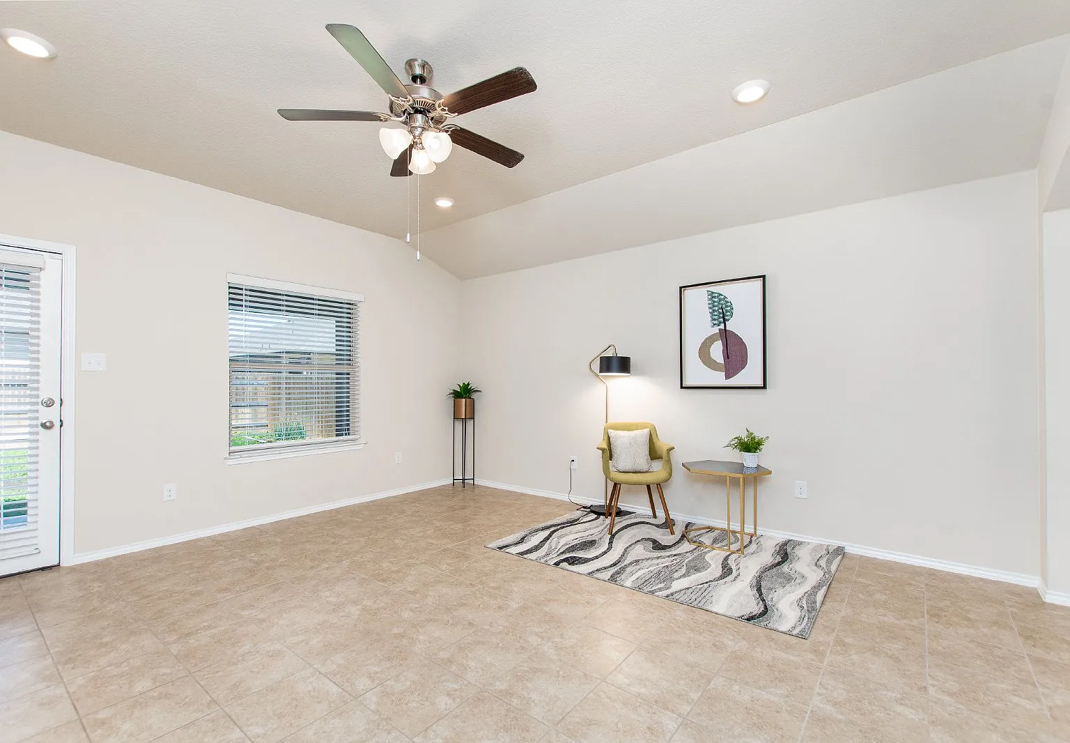 4 bed, 2.0 bath, 1785 sqft, $1,900 — Photo 3