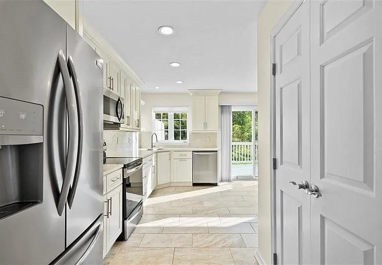 510 Village Green Blvd W — Photo 9