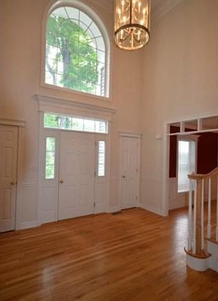 3rd image of 40 Wesley Dr