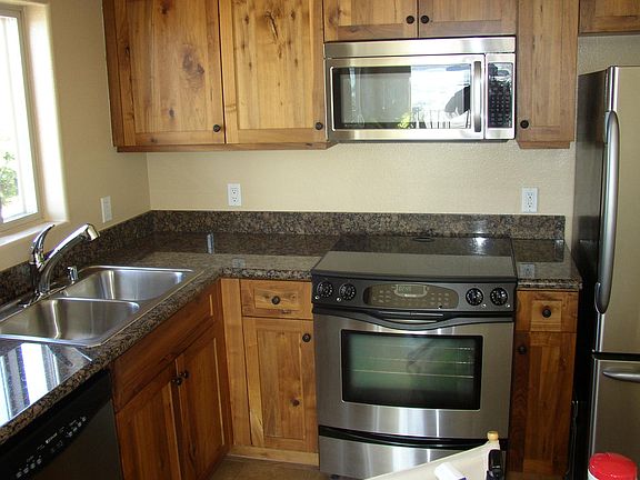 2nd image of 801 W Hawthorn St
