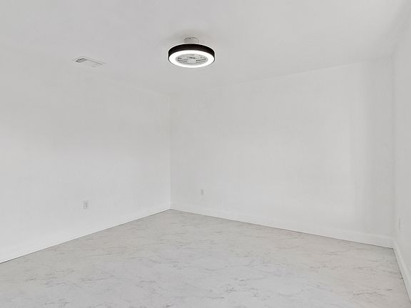 4th image of 527 Glade Ct
