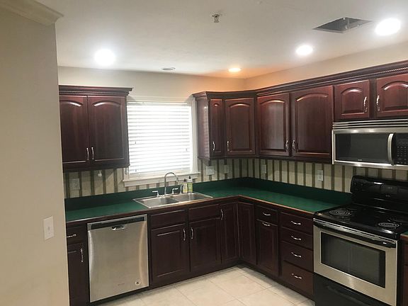 3rd image of 1458 Oakhill Dr