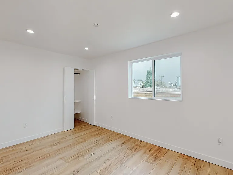 6811 Gloria Ave — Photo 15