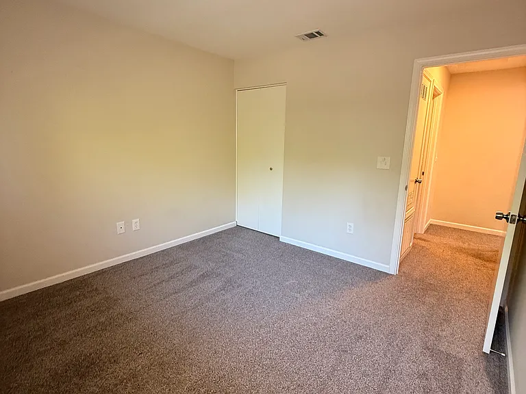 1352 Drake Dr #D — Photo 10