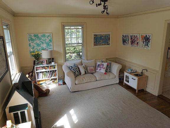Dining room (currently configured as a play room)