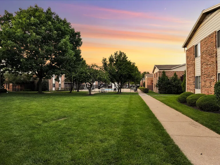 Exterior of Deerfield Apartments
