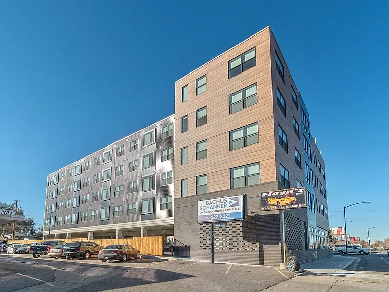 Mile High Apartments at Sloan's Lake — Photo 27