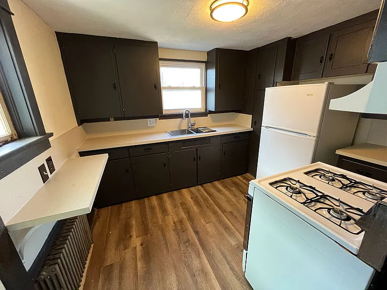 896 Grove St #900 — Photo 7