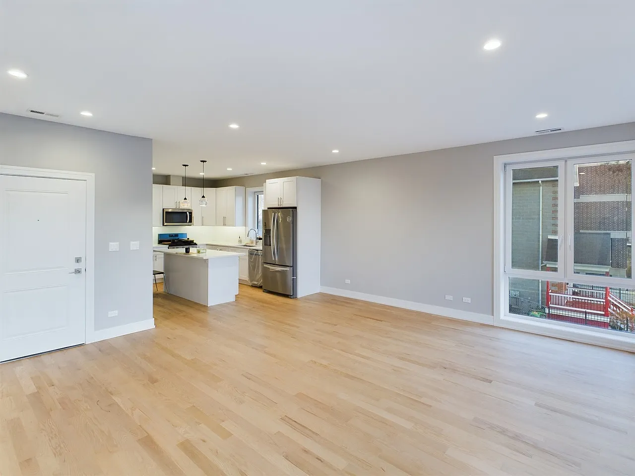 3 bed, 2000 sqft, $3,375 — Photo 2