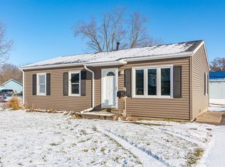 905 S 8th St, Marion, IA 52302