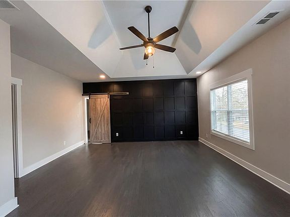 4th image of 1955 Meadow Ln