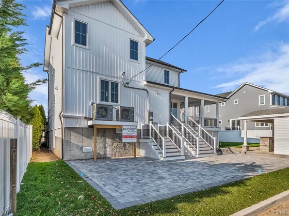 2437 Archer Street, Seaford, NY 11873