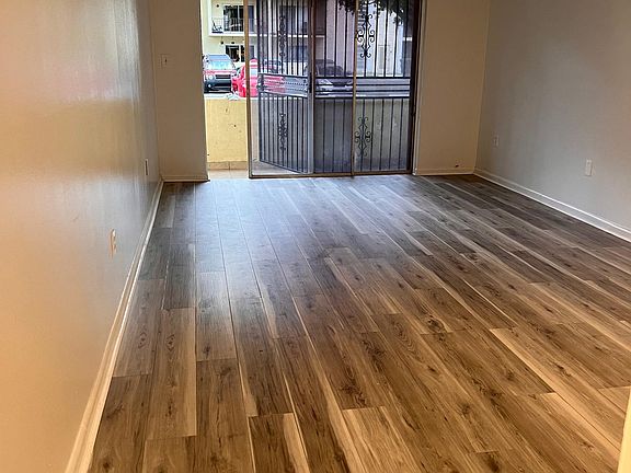 LIVING ROOM ENTRANCE VIEW