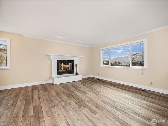 3rd image of 109 Pyramid Place