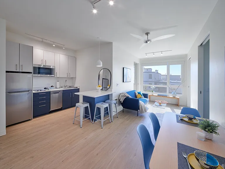 Panoramic Northside — Photo 11