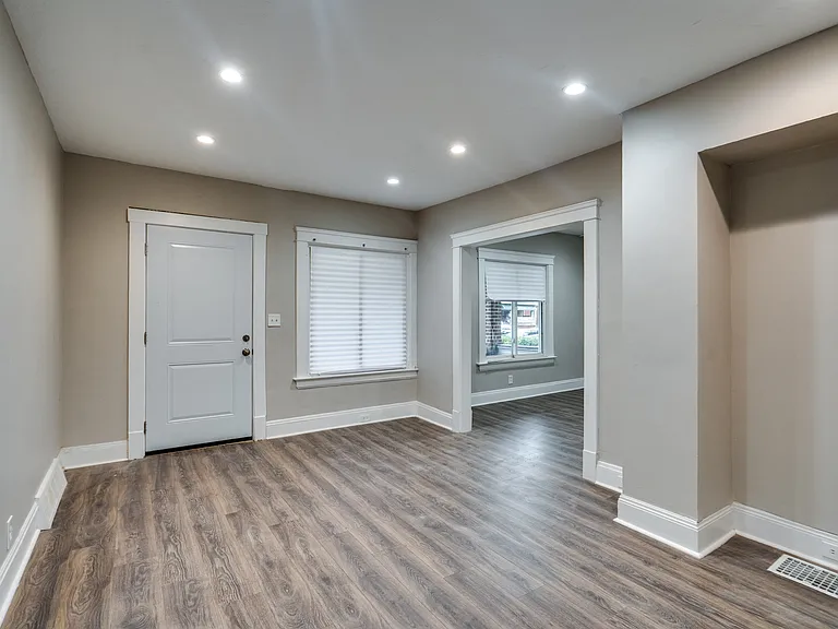 934 Royal Rd — Photo 4