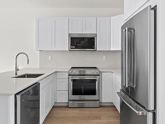 4th image of 206 Quincy St #Townhouse 2