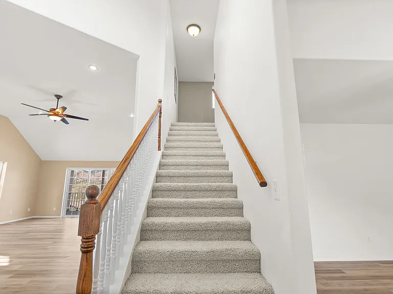 829 Crest — Photo 11