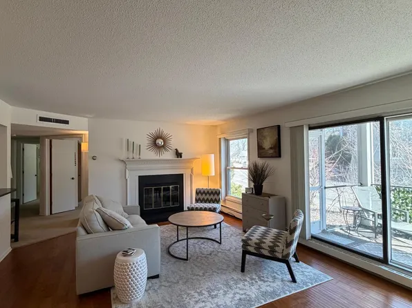 3020 Saint Albans Mill Rd APT 105, Minnetonka, MN 55305