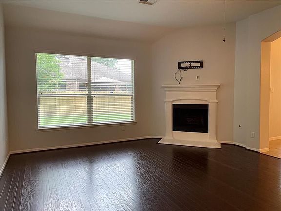 5th image of 127 Clearmont Pl