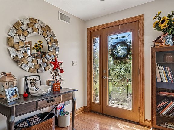 4th image of 40 Laurelwood Ln