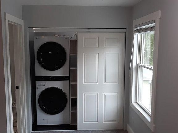 3rd image of 1281 E Short St