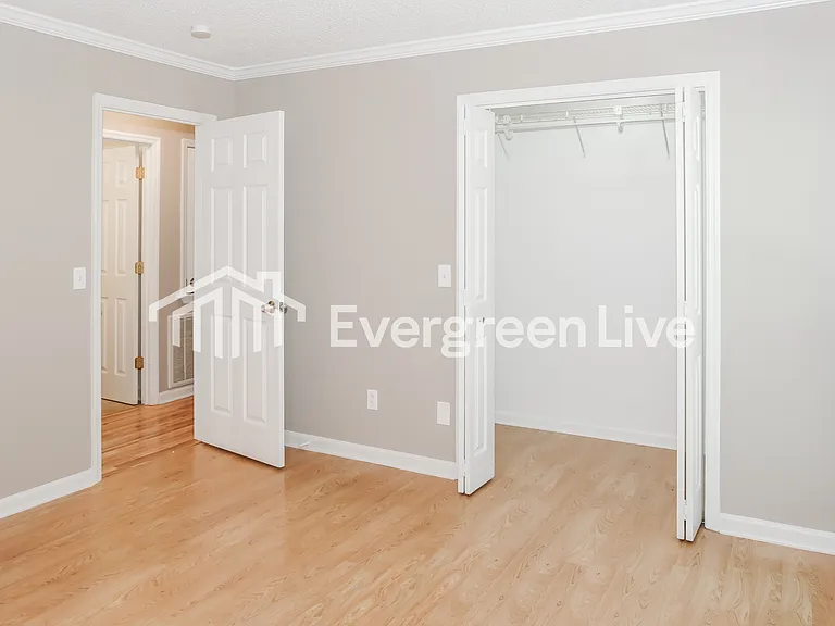 135 Hollington Dr NE — Photo 6