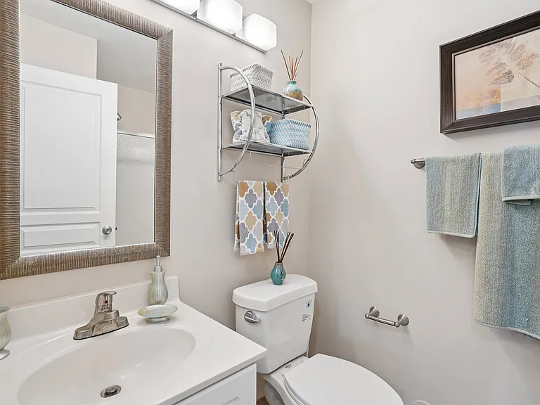 2 full baths in 2 bedroom apartments!