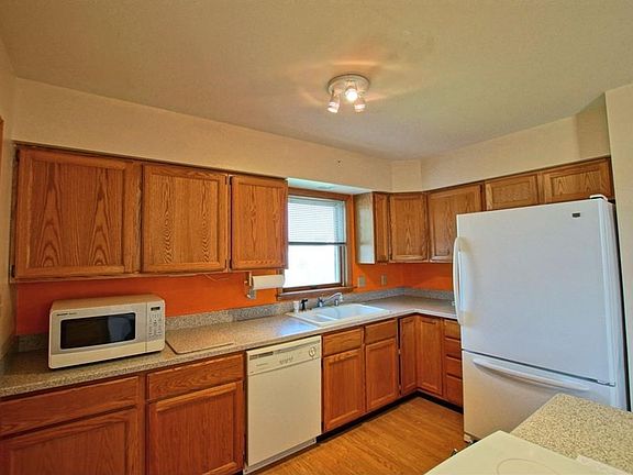 3rd image of 65 Bay Breeze Dr