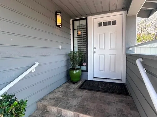 2607 Dove Creek Ln #B, Pasadena, CA 91107