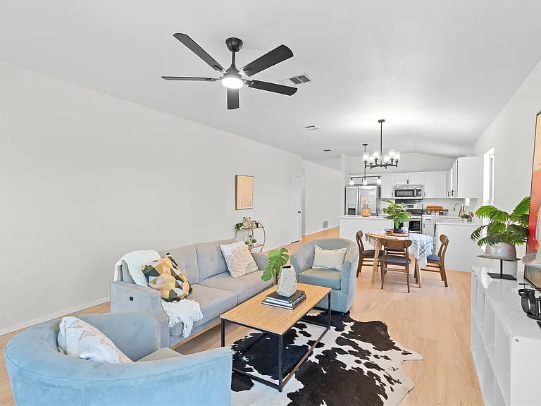 406 Covent Dr — Photo 12