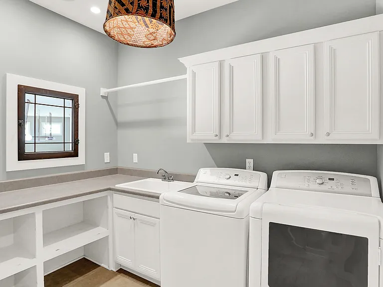 16893 Oak Manor Dr — Photo 40