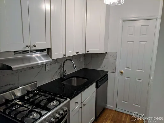 Rented by City Connections Realty | media 27