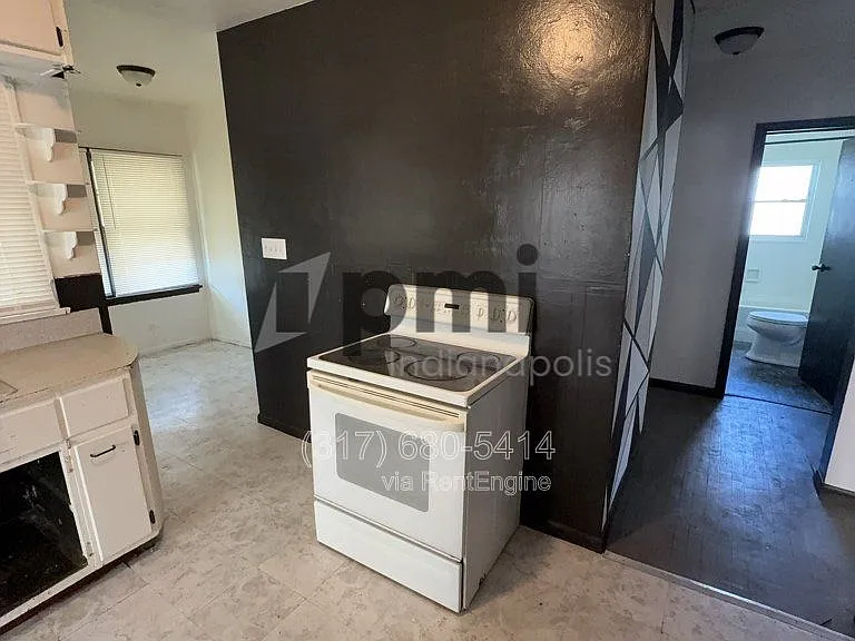 2613 Louise St — Photo 8