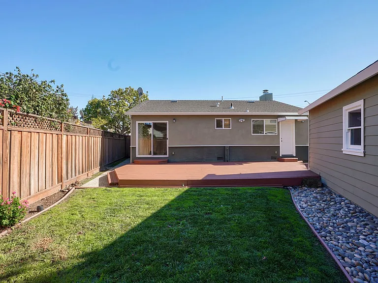 1621 Huron Ave — Photo 43