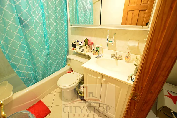 Rented by City Stop Realty | media 7