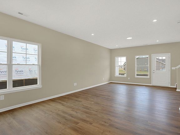 5th image of 19364 Northwest Dr