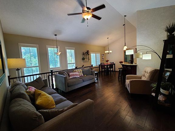 3rd image of 2615 N Woodridge Ct