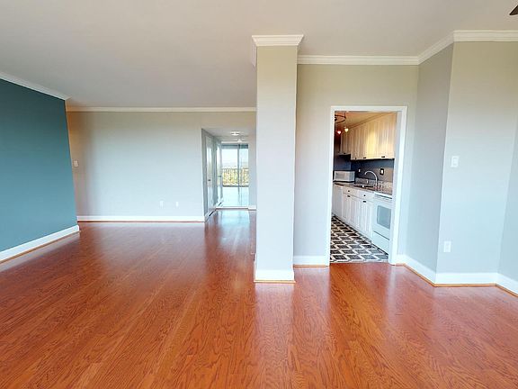 5th image of 2059 Huntington Ave APT 1614