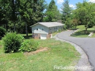 223 Rolling Green Dr, Sylva, NC 28779