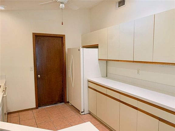 4th image of 539 Bearded Oaks Cir