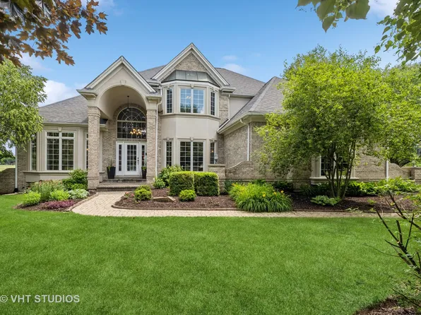 2 E Prairie Ct, Hawthorn Woods, IL 60047